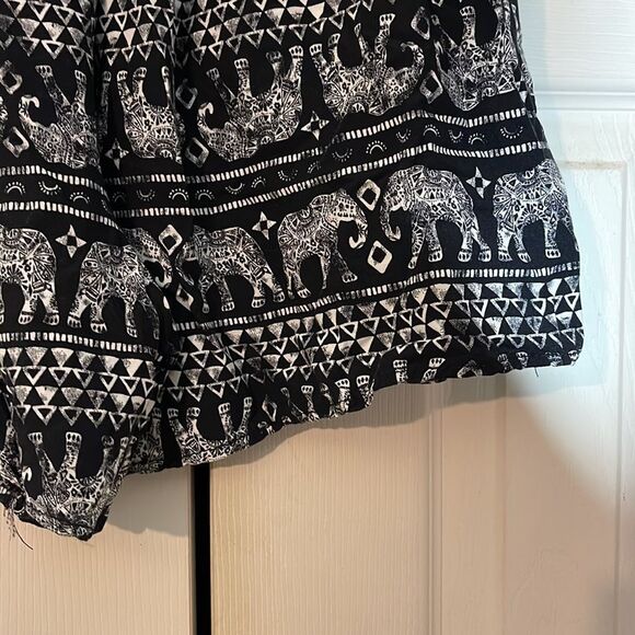 Mudd Black and White Elastic Waistband Shorts With Elephant Tribal Print Medium - Picture 12 of 14